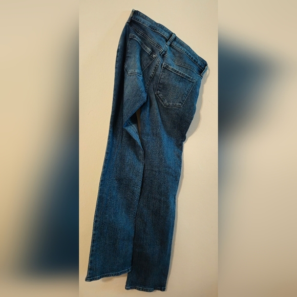 Old Navy Mid-Rise Bootcut Jeans Size 2 - Picture 6 of 7